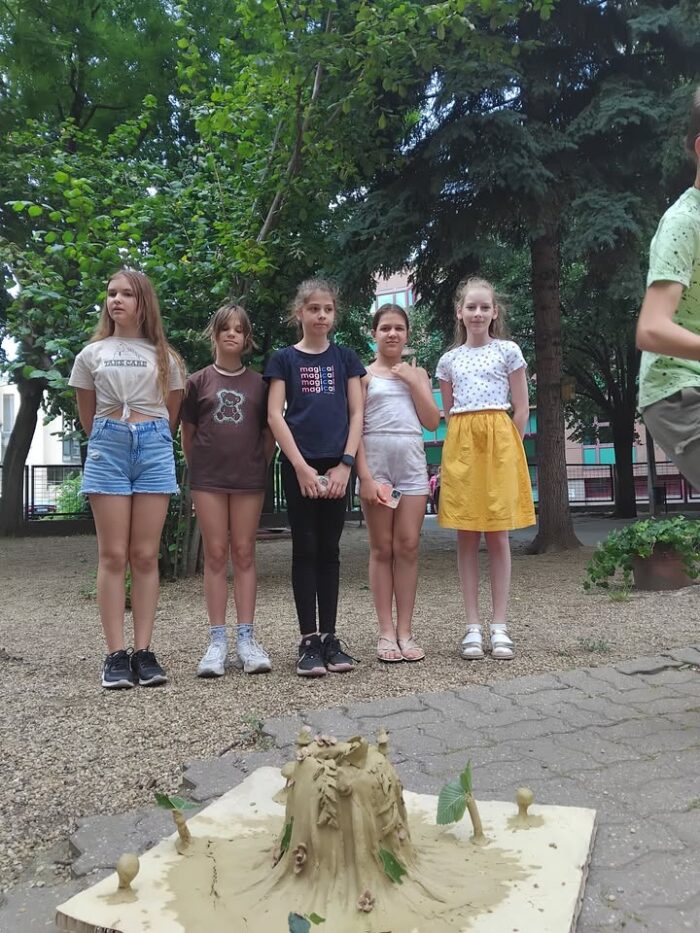 Veda na pódiu - výroba sopky
